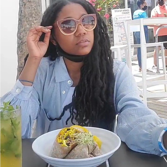 International 🌎 Thift Shop - Picture 4 of 6